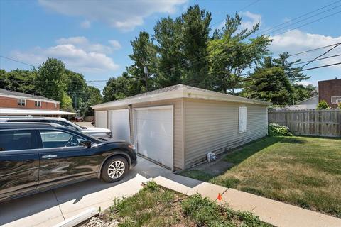 207 Eisenhower Dr, Bloomington, IL 61701 photo 8