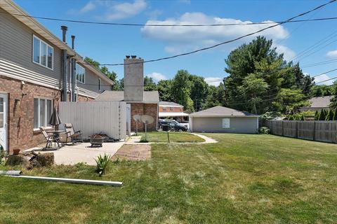 207 Eisenhower Dr, Bloomington, IL 61701 photo 4