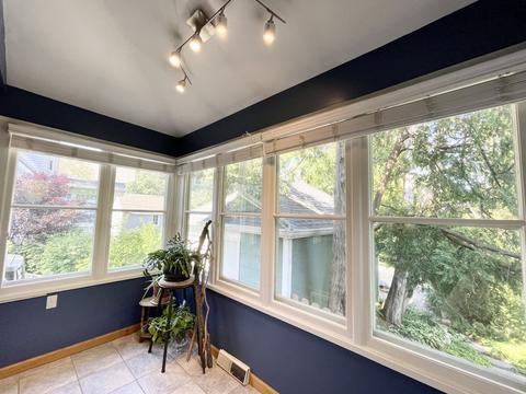 31 N Commonwealth Ave N, Elgin, IL 60123 photo 14