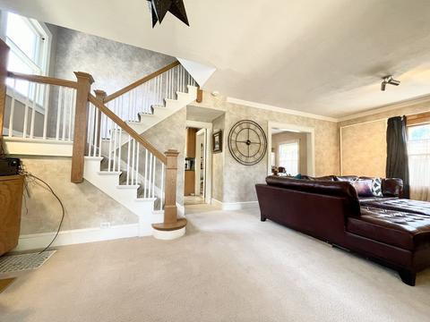31 N Commonwealth Ave N, Elgin, IL 60123 photo 8