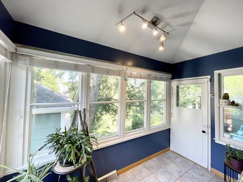 31 N Commonwealth Ave N, Elgin, IL 60123 photo 15