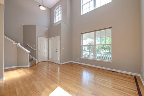 1916 Olde Mill Ln, Mchenry, IL 60050 photo 2