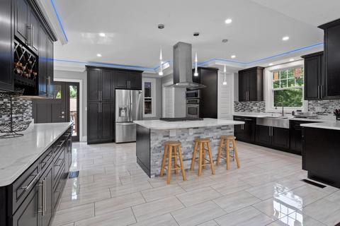 721 E Chicago St, Elgin, IL 60120 photo 10