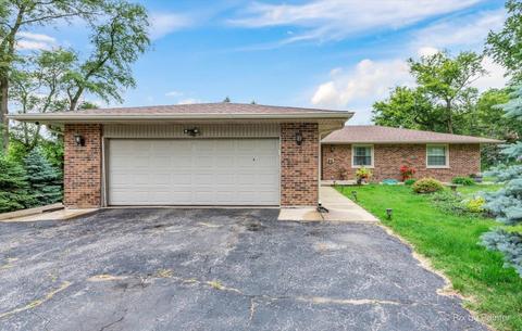 984 Bruce Dr, Elgin, IL 60120 photo 2