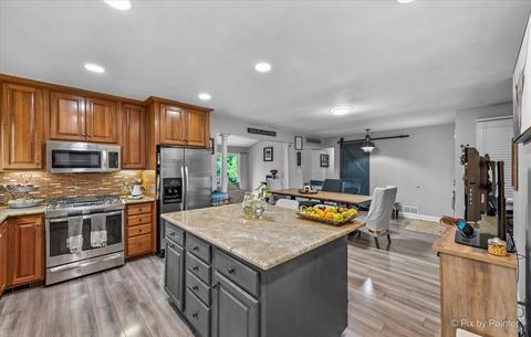 984 Bruce Dr, Elgin, IL 60120 photo 6