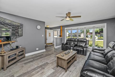716 Debra Dr, Des Plaines, IL 60016 photo 3