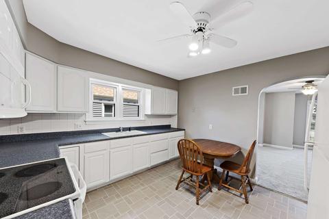 527 S May Ave, Kankakee, IL 60901 photo 3
