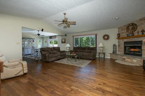 7906 Windspoint Rd, Roscoe, IL 61073 photo 8