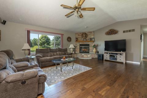 7906 Windspoint Rd, Roscoe, IL 61073 photo 9