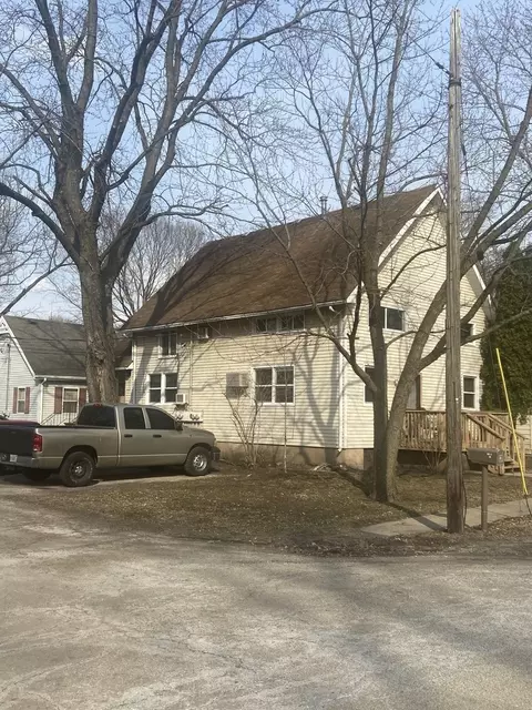 300 Canal St, Utica, IL 61373