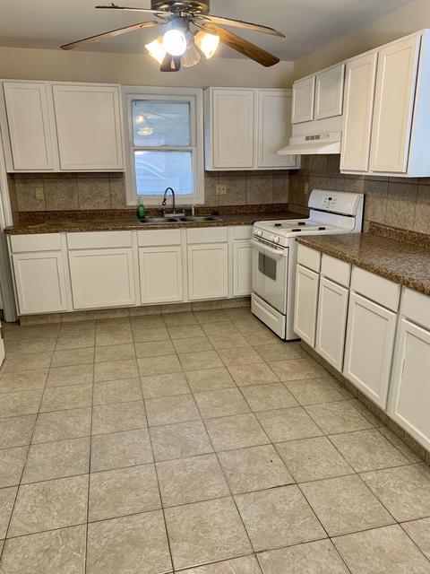 304 Dwight St, Elgin, IL 60120 photo 4