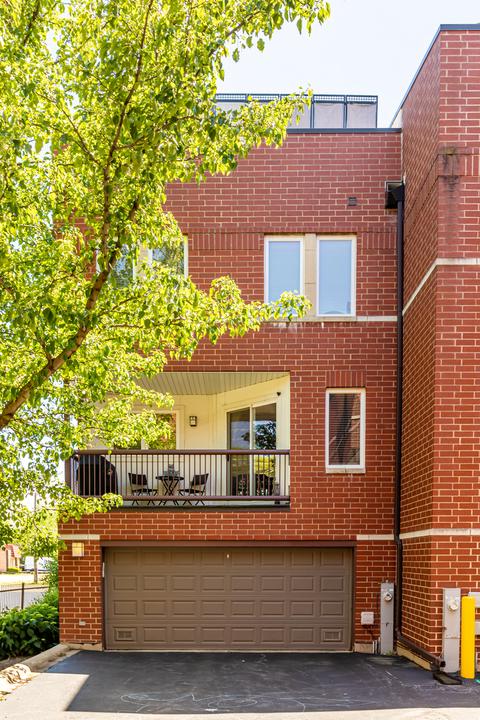 1136 E Prairie Ave, Des Plaines, IL 60016 photo 2