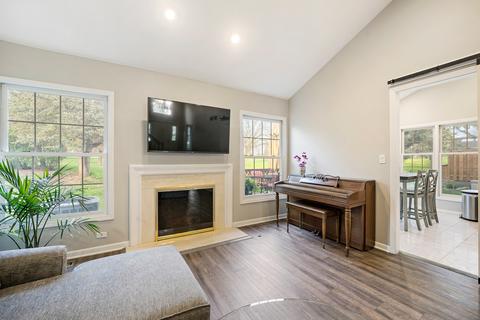679 Rose Ln, Bartlett, IL 60103 photo 9