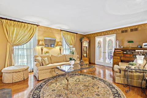 565 Longfellow Dr, Wheaton, IL 60189 photo 4