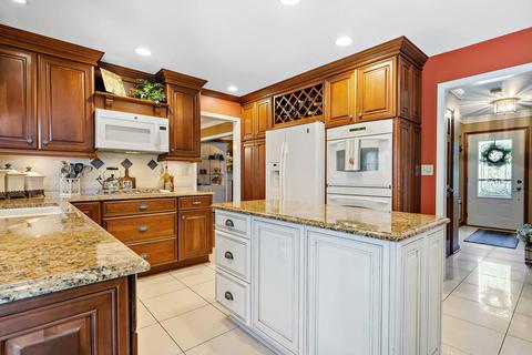 565 Longfellow Dr, Wheaton, IL 60189 photo 8