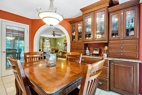 565 Longfellow Dr, Wheaton, IL 60189 photo 9