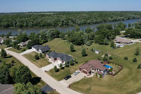 3289 Edgewater Dr, Kankakee, IL 60901 photo 3