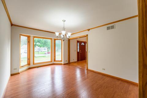 2111 Carlisle St, Algonquin, IL 60102 photo 2