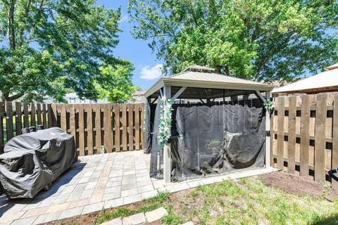 1916 Whitingham Ln, Hoffman Estates, IL 60169 photo 15