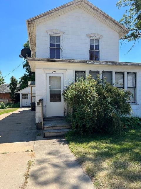 213 W Galena Ave, Freeport, IL 61032