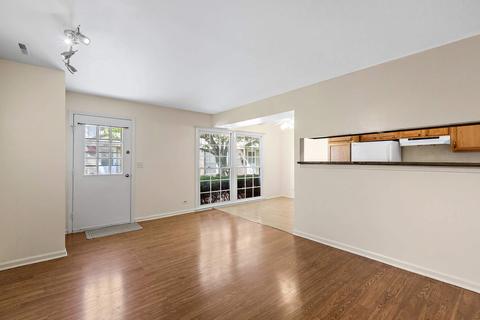 1668 Williamsburg Ct #E, Wheaton, IL 60189 photo 5