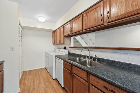 1668 Williamsburg Ct #E, Wheaton, IL 60189 photo 9