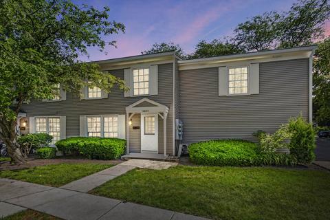1668 Williamsburg Ct #E, Wheaton, IL 60189 photo 1