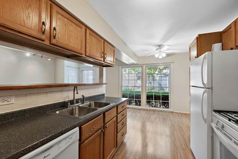 1668 Williamsburg Ct #E, Wheaton, IL 60189 photo 10