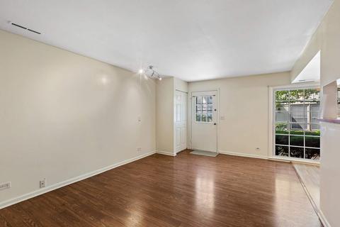 1668 Williamsburg Ct #E, Wheaton, IL 60189 photo 4