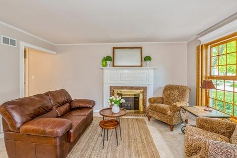 227 Pilgrims Path, Gurnee, IL 60031 photo 10