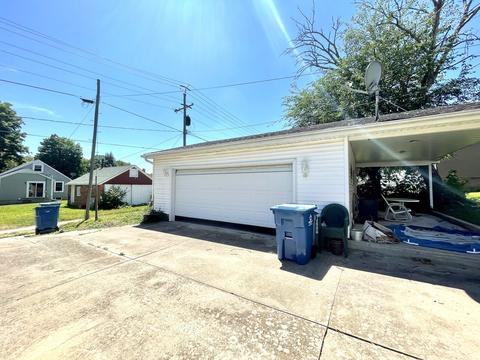 227 E Iowa St, Spring Valley, IL 61362 photo 3
