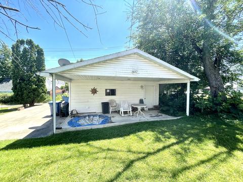 227 E Iowa St, Spring Valley, IL 61362 photo 2