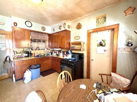 227 E Iowa St, Spring Valley, IL 61362 photo 4