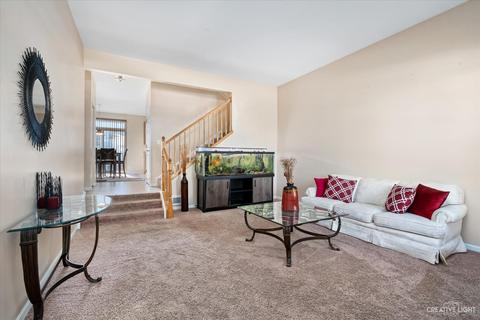358 Tracy Ln, Elgin, IL 60124 photo 2