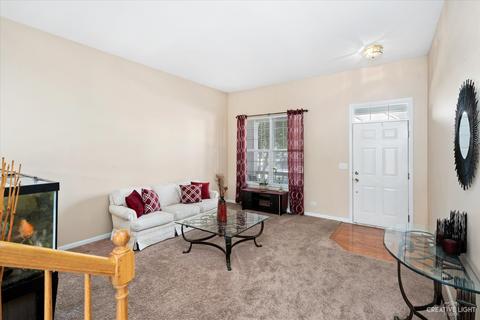 358 Tracy Ln, Elgin, IL 60124 photo 3