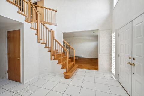 1716 Falling Leaf Ln, Northbrook, IL 60062 photo 3