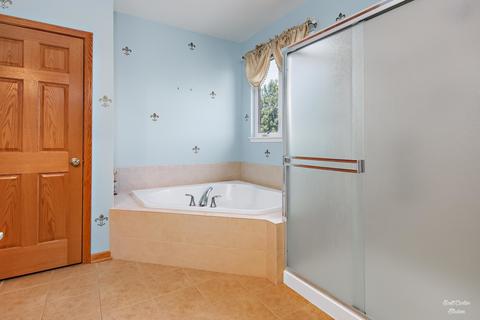 2426 Eisenhower Blvd, Mchenry, IL 60051 photo 17