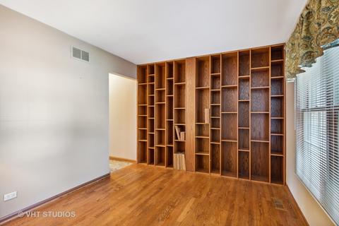 1590 Della Dr, Hoffman Estates, IL 60169 photo 4