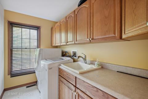 1590 Della Dr, Hoffman Estates, IL 60169 photo 19