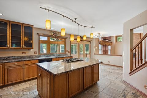 1590 Della Dr, Hoffman Estates, IL 60169 photo 12