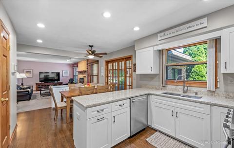 809 Shell Ct, Schaumburg, IL 60193 photo 12