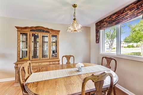 1051 Windsor Dr, Wheaton, IL 60189 photo 11
