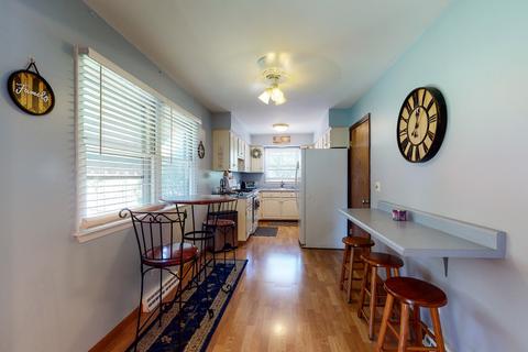 670 Bennett Dr, Elgin, IL 60120 photo 8