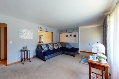 670 Bennett Dr, Elgin, IL 60120 photo 4