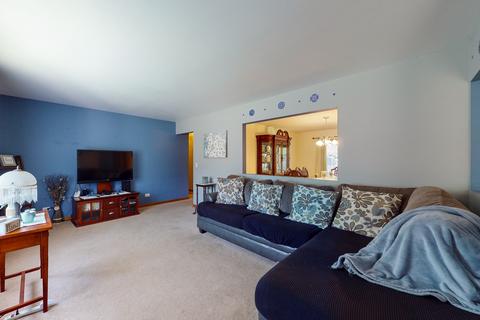670 Bennett Dr, Elgin, IL 60120 photo 3