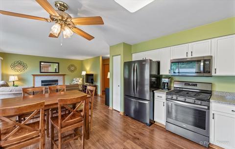 1630 Montclair Dr, Elgin, IL 60123 photo 13