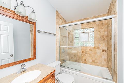 8915 Robin Dr #B, Des Plaines, IL 60016 photo 17