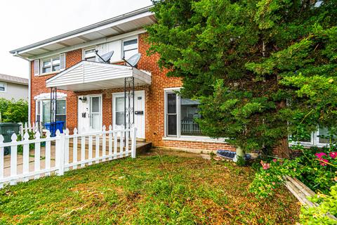 8915 Robin Dr #B, Des Plaines, IL 60016 photo 2