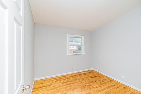 8915 Robin Dr #B, Des Plaines, IL 60016 photo 15