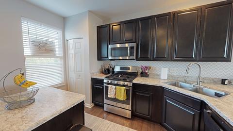 4006 Pompton Ct, Elgin, IL 60124 photo 3